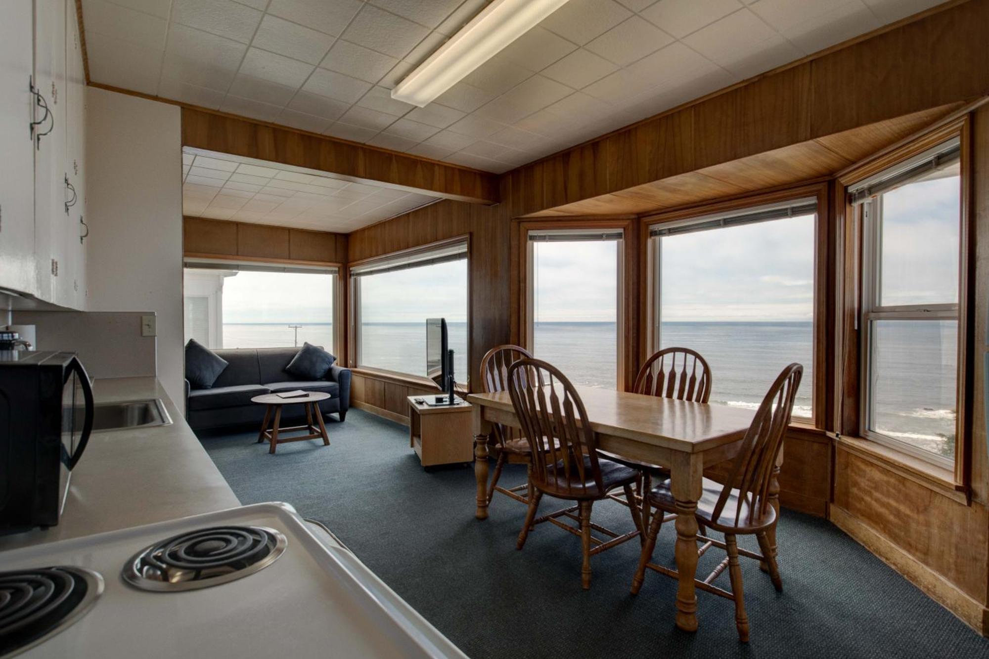 Ester Lee Oceanview Inn リンカーン・シティー エクステリア 写真