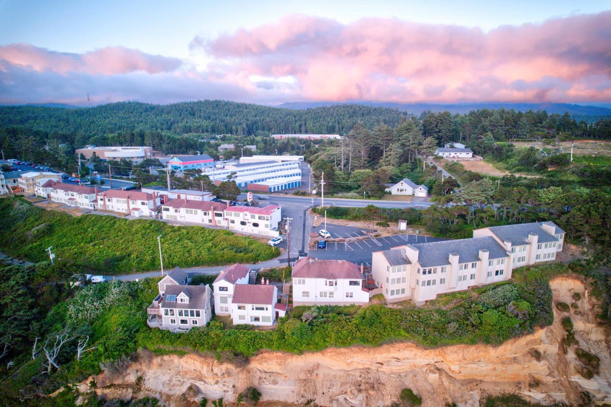 Ester Lee Oceanview Inn リンカーン・シティー エクステリア 写真