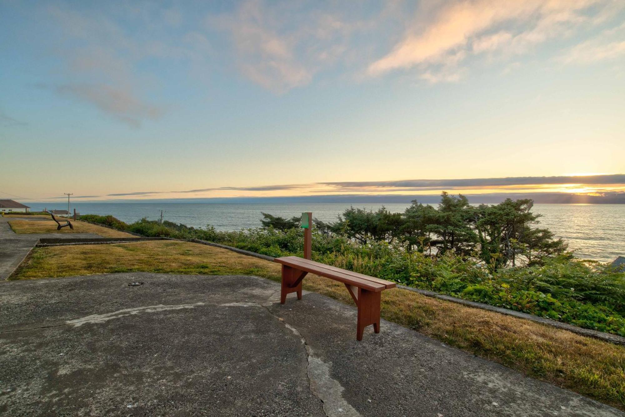 Ester Lee Oceanview Inn リンカーン・シティー エクステリア 写真
